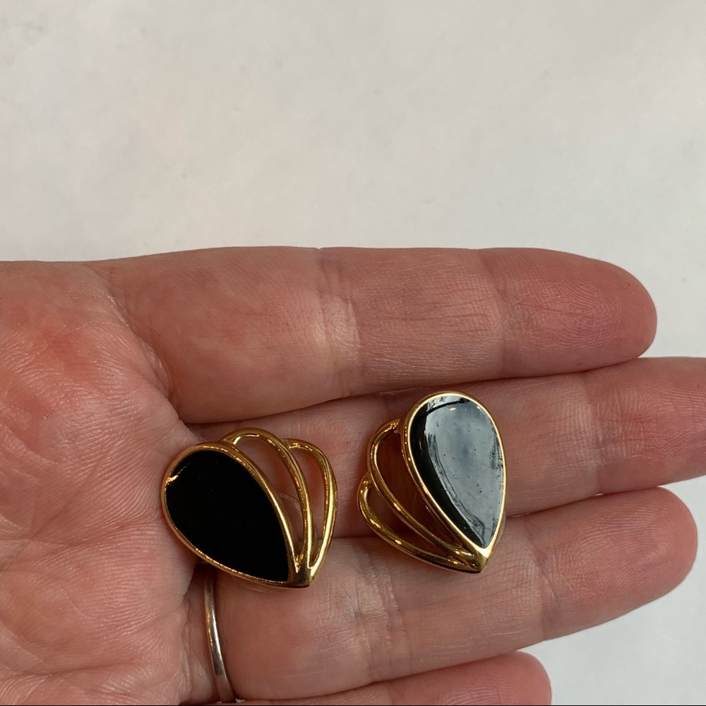 Trifari Black Enamel Gold Fan Teardrop Petal Vintage Pierced Earrings Signed